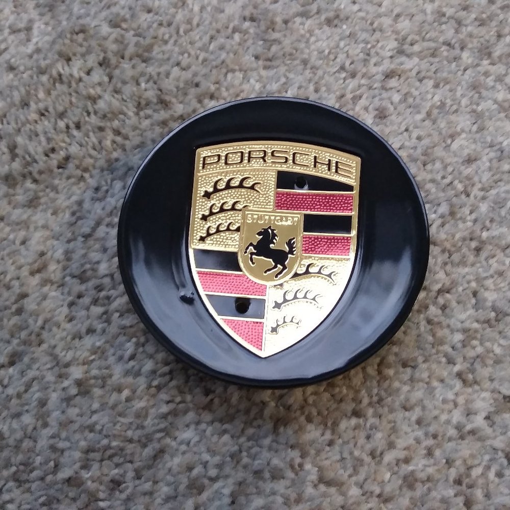 65mm Gloss Black Center Caps, Set Of 4 65mm Macan Gloss Black Center Caps View 4
